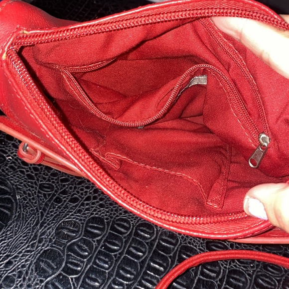 Red Kenneth Cole crossbody bag - Picture 3 of 3